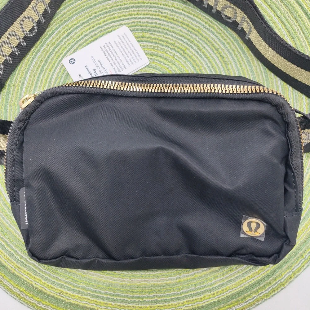 Lululemon Everywhere Crossbody Belt Bag Wordmark Black/Gold